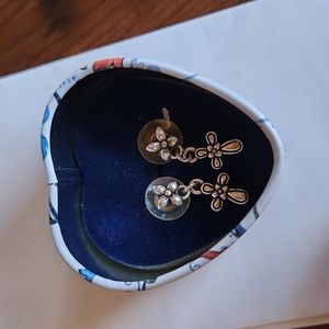 Two pairs earrings